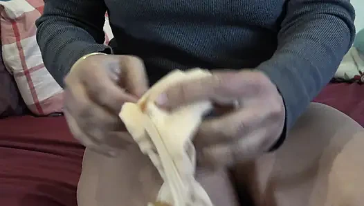 Geile stiefmutter verführt stiefsohn mit ihrer haarigen reifen muschi