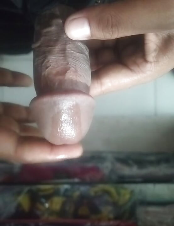 Desi masturbando pau duro gozando orgasmo