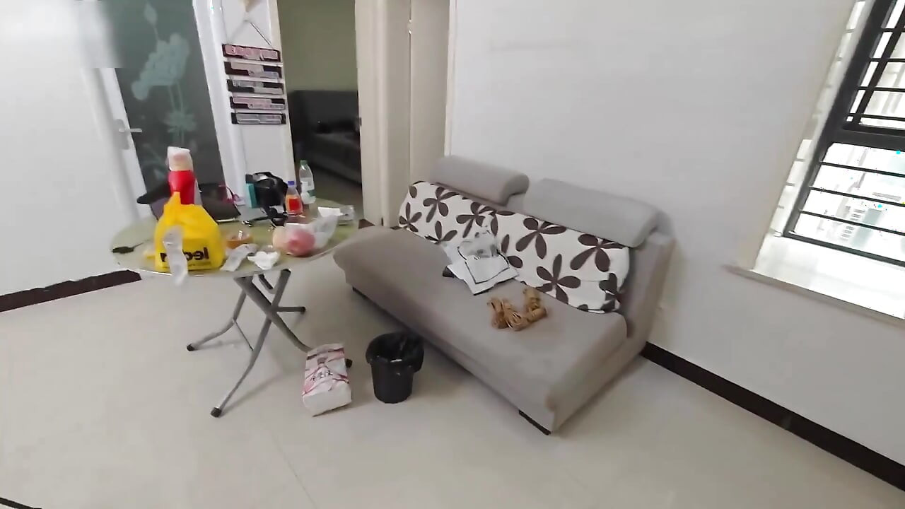 Binde meine Freundin mit Perücke an die Wand und kitzele sie