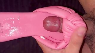 Сперма на розовых сандалиях