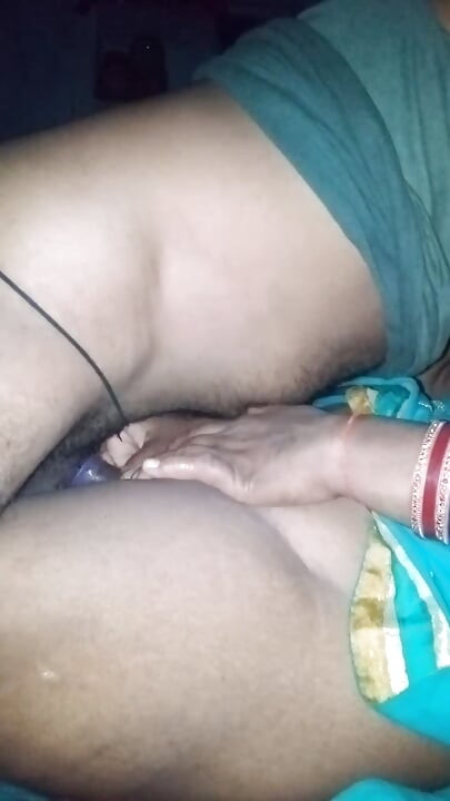 Uncle ne aunty ko aisa choda aunty ki chut me khoon nikal gya