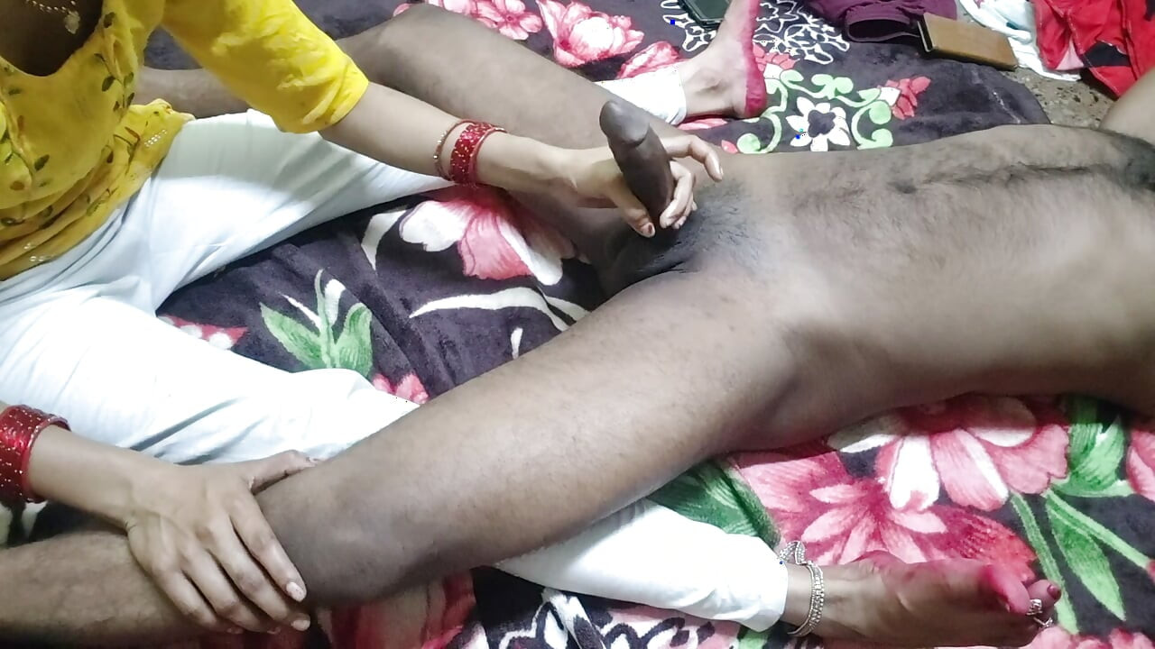Hot Pooja bhabhi ne land me tel lagakar garam chut me andar tak chudai karwayi aunty Sex