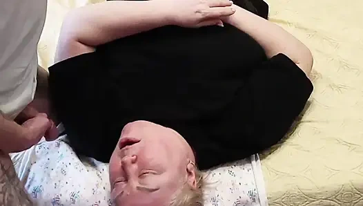 Ngocok kontolku sampai crot di dalam memek tetanggaku