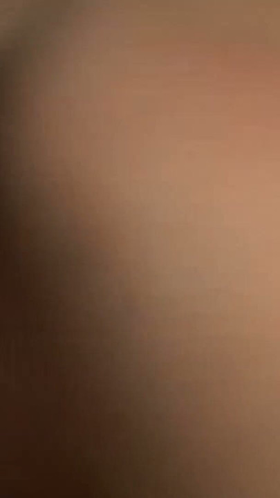 Geile blonde slet wordt hard geneukt door 2 enorme zwarte lullen! Haar kut barst bijna! | Clip 3