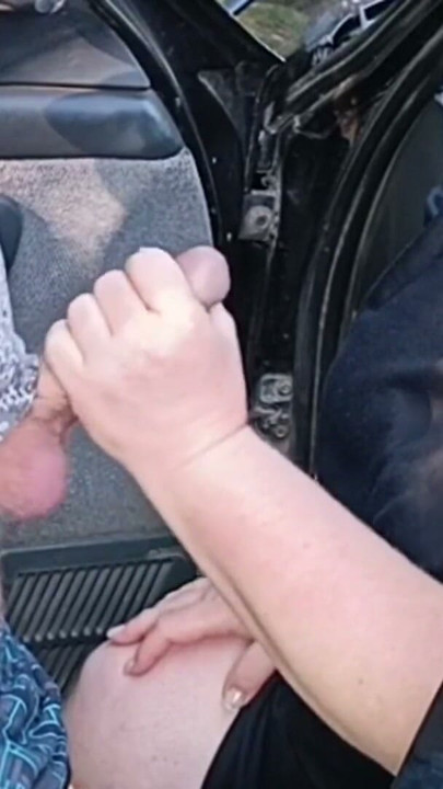we arrived with a friend in a car to the park where she sucks my dick and swallows cum | Clip 1