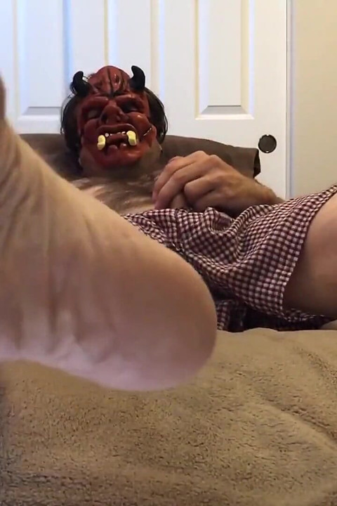 Satan wrinkled soles worship & JO 2 cum