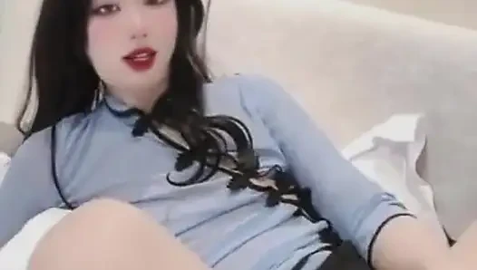 Slut Chinese Sissy Uses a Big Dildo Fucking Machine to Satisfy Herself