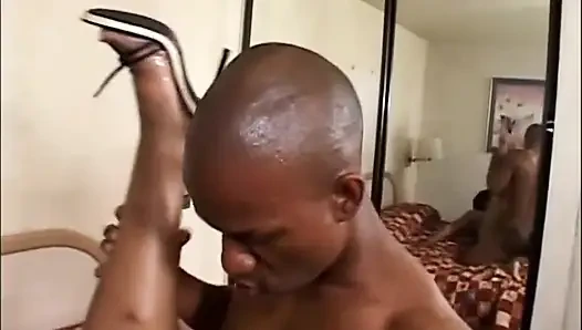 Обнять черную задницу на большом черном члене