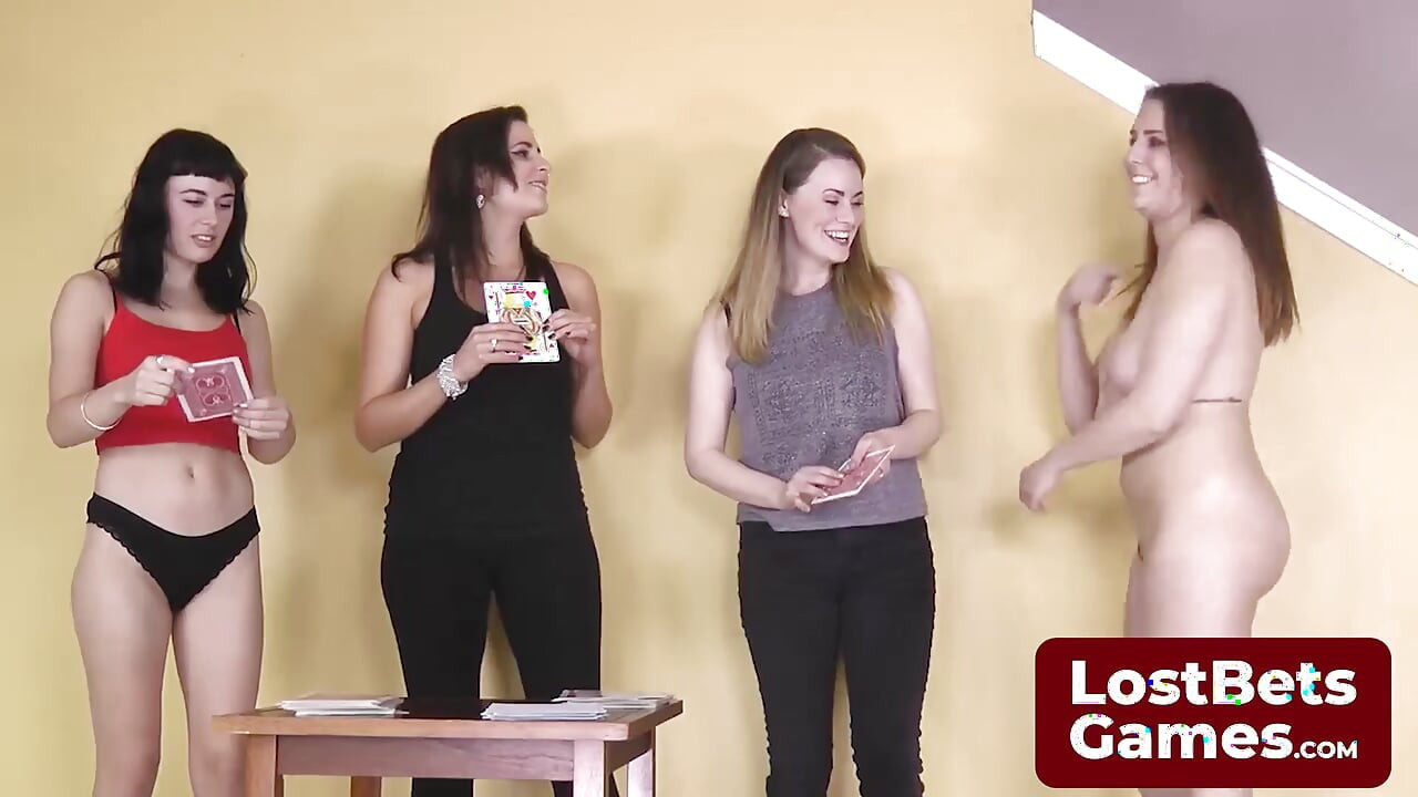 Jocul de striptease este reglat de Rock Paper Foarfecă