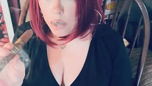 Zigarre raucht mit miss tina, snua die sekretärin!