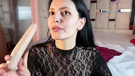 Mainin dildo ceroboh: mukaku dientot sampai menetes