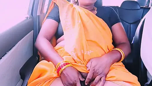 Pembantu desi saree seks mobil Telugu bicara kotor.
