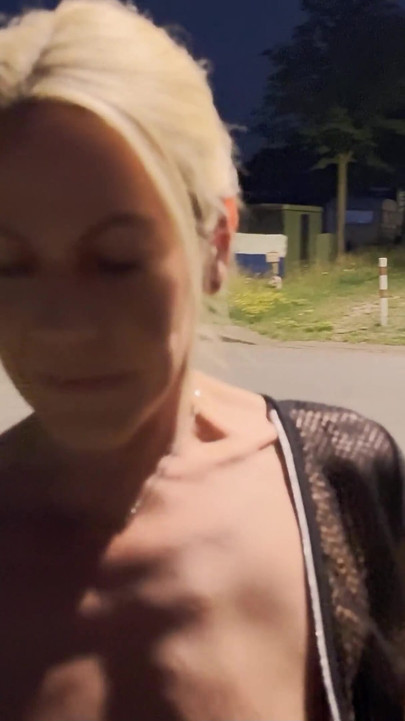 Zorra de nylon sucia se folla en la calle