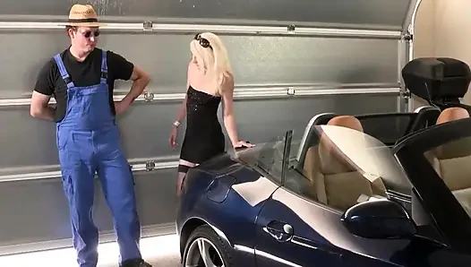 Ashley Cox доставляет глубокое удовольствие!