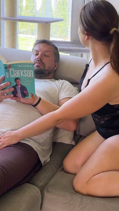 amatör KARISI kitap okuyan kocasına sürpriz oral yapıyor | Bölüm 1