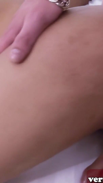 Minik Taylandlı ladyboy prezervatifsiz küçük poposundan sikilir | Klip 2