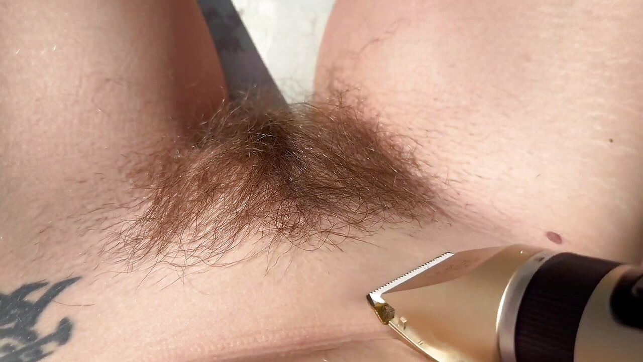 Trimming My Bush and Leg Hair Closeup