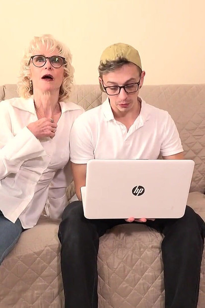 AuntJudysXXX - 60yo Skinny Mature GILF Dee Lite Fucks the Tech Support Guy