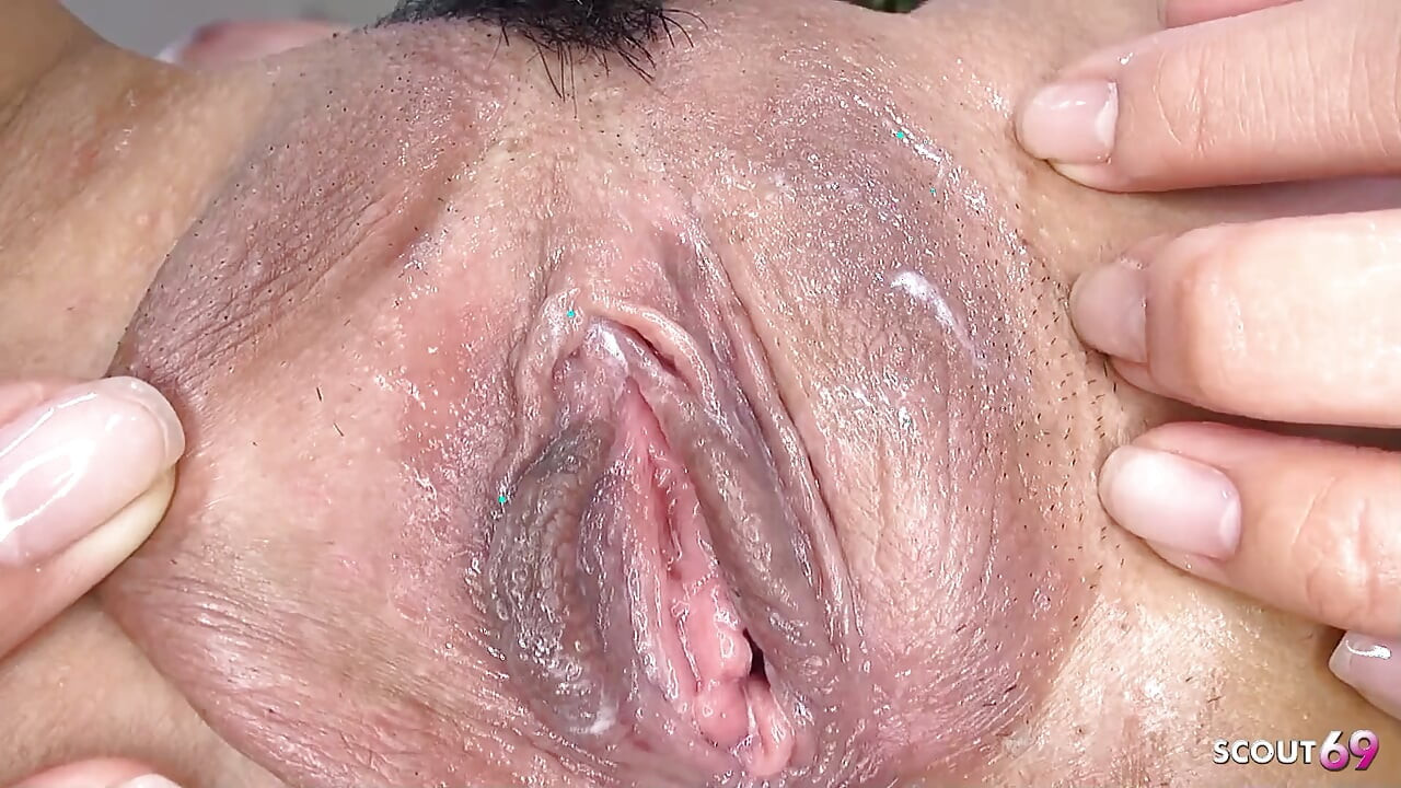 의붓아빠에게 털이 무성한 보지를 자위하는 알몸의 아시아 십대 Kanna Kitayama