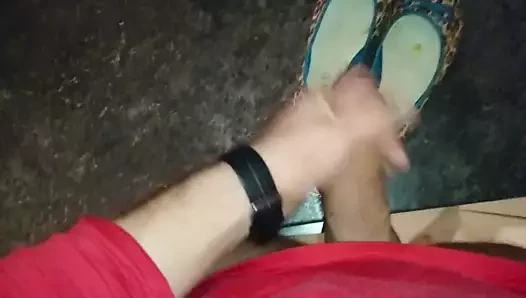 Bir kullanıcının karısının balerinleri cum ile dolu