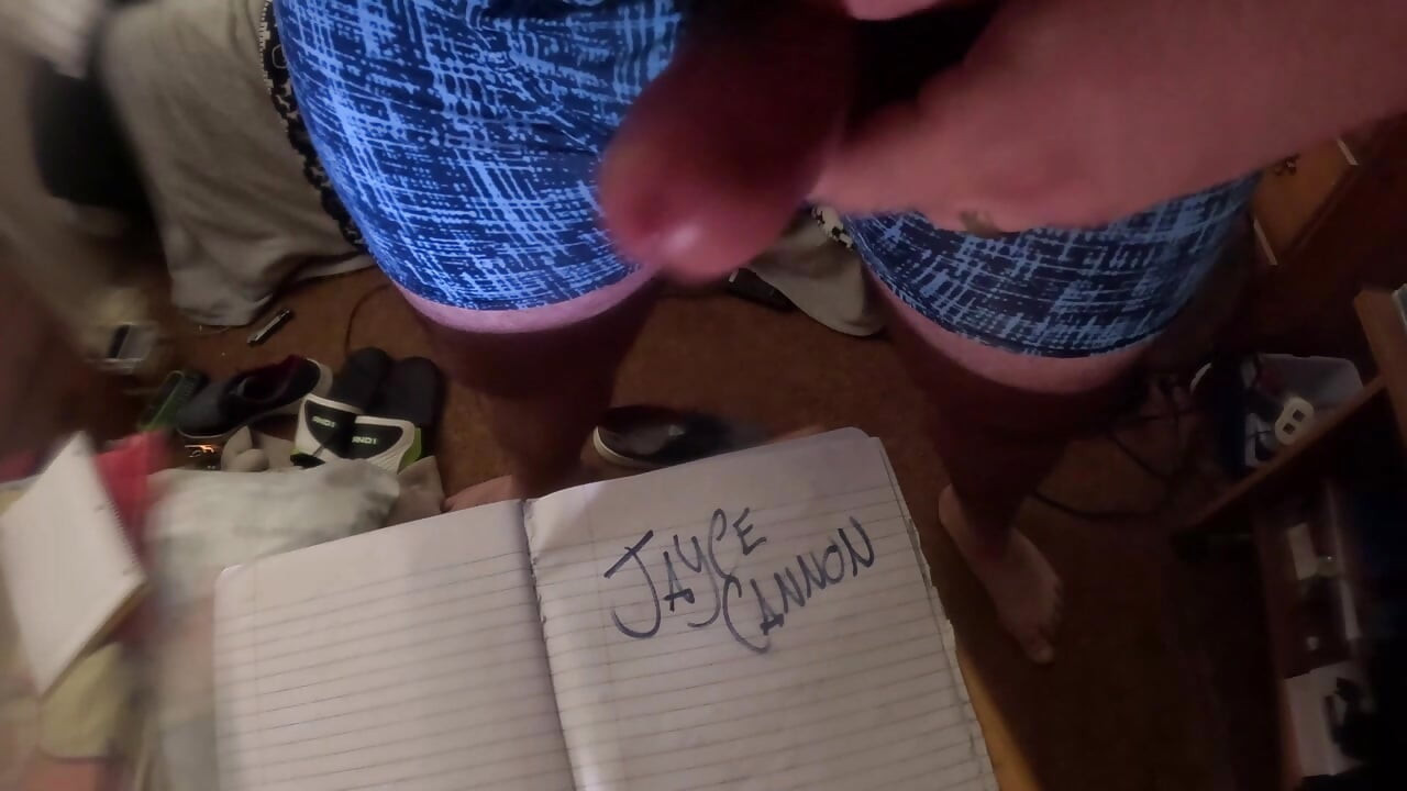 Married Latino Man Sneaking Away for a Quick Fix (CUMS ON LENS)