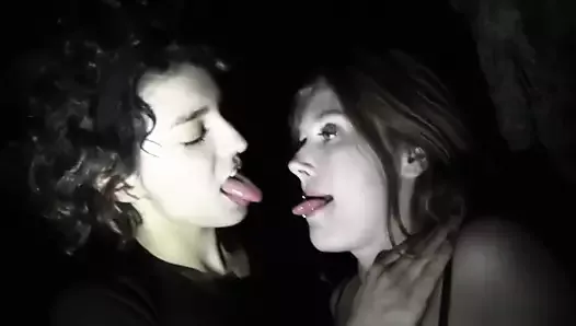 На публике - звезда девять и Bianca Stone занимаются сексом в дикую ночь