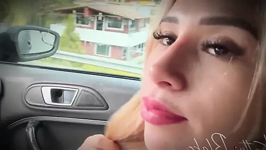 Kami bercinta di dalam truk derek saat mobil kami dikendarai