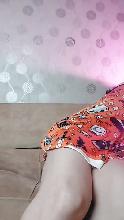 Tenue d'Halloween amateur pour femboy aux jambes sexy