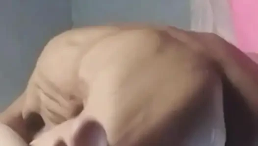 Ang lebih menyenangkan di sini di tempat tidur begitu banyak bercinta