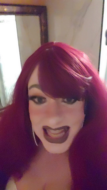 장난감을 가진 로우 컷 탑