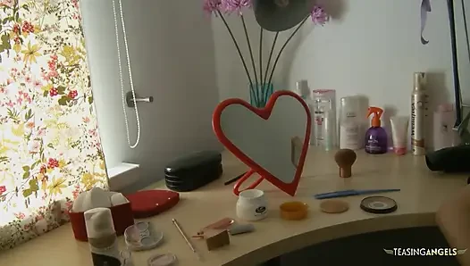 Üçlü seks sırasında, büyük memeli Asyalı kadın Ava Devine aktif olarak çifte penetrasyon (dp) ve anal eyleme giriyor