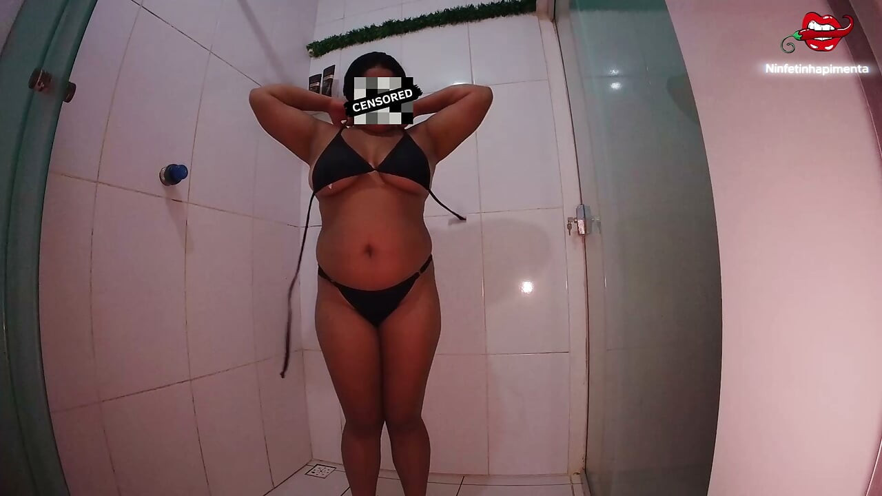 I arrived from the beach with fire in my pussy, and took a nice shower, come rub me?