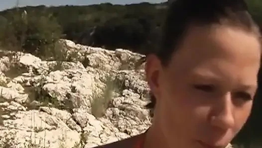İki Alman lezbiyen birbirlerini nasıl parmaklayacaklarını gösteriyor