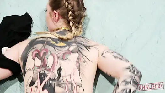 Blondes baby sid ist eine anal schlampe, die es liebt, ihre engen löcher gefüllt zu bekommen