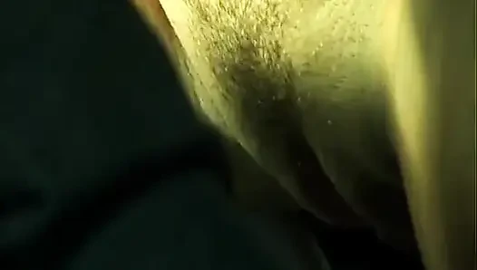 Sesi anal ceroboh cewek dewasa rambut cokelat ini sampai menganga lebar