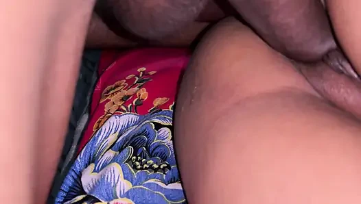 Istri tetangga dicrot di dalam