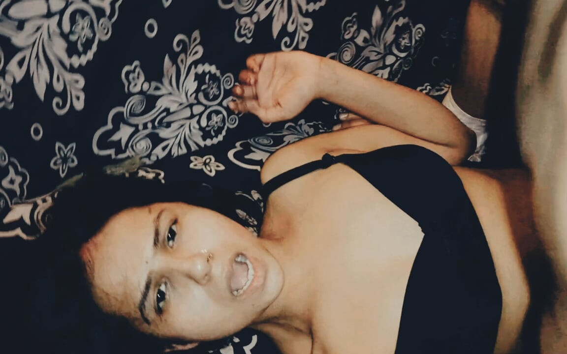 Latika - sexo duro en perrito y expresión facial sexy