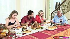 Des belles-mères baisent des ados - Thanksgiving en famille
