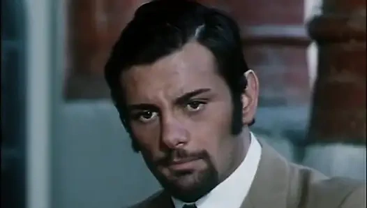 Güzel sarışın yarak kalede amcığını emiyor