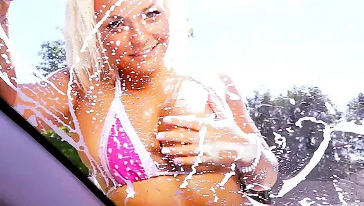 Genç sürtükler araba yıkamada sikiliyor!