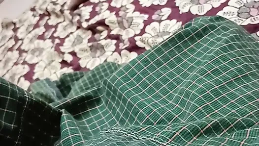 Ibu berdiri bersetubuh keras