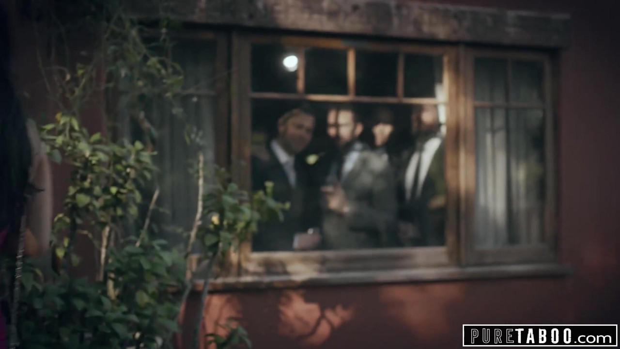 純粋なタブー痴女がビジネスマンに屈辱-公共ファック