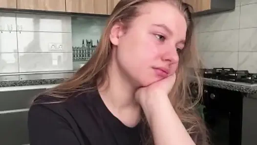 Jucielussie morning masturbating on the kitchen