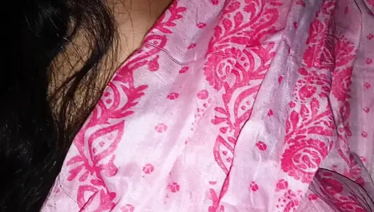 Bugün yaşlı üvey kız kardeşimi siktim, büyük yarağımla onun sıkı amını siktim, yaşlı üvey kız kardeşini nasıl siktiğine bak.