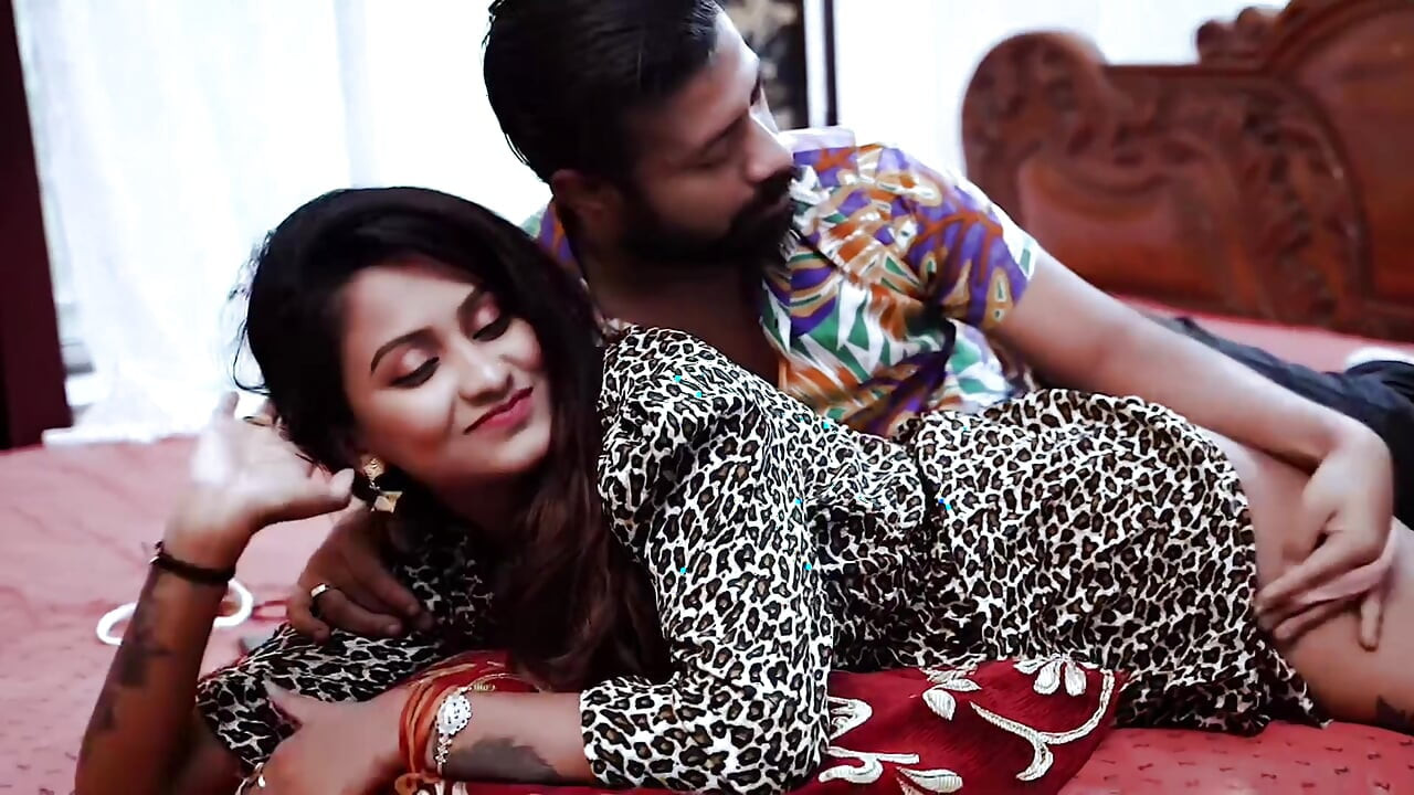 Biwi samjh kar soteli bahan ko room me band kar ke chod diya