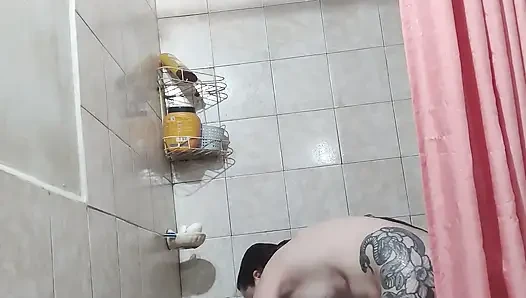 Selamat pagi, ikut aku ke kamar mandi!