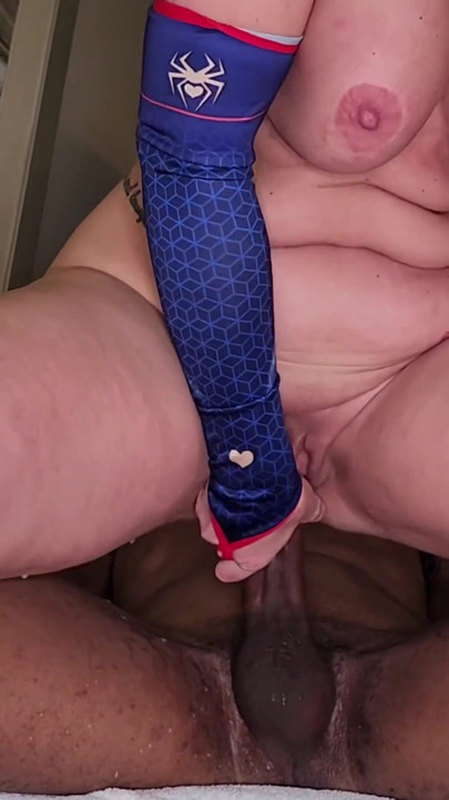 Blonde MILF squirtet auf jüngsten bbc aller zeiten
