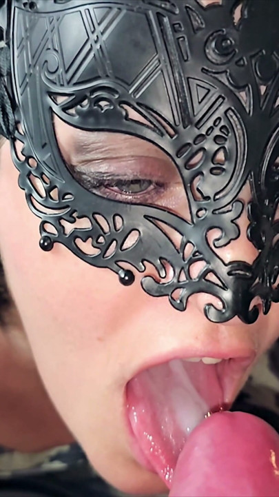 Amatör orta yaşlı seksi kadın üç kez yutmak zorunda kaldı çünkü döl çok büyüktü - Millie Fox | Klip 1