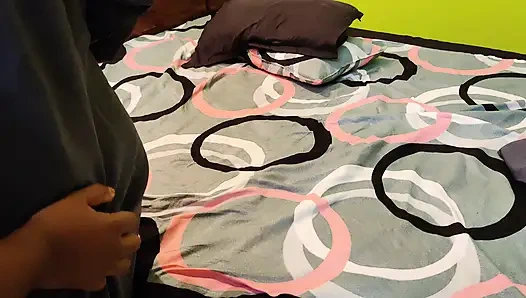 Kocamın en iyi arkadaşı beni sert sikiyor