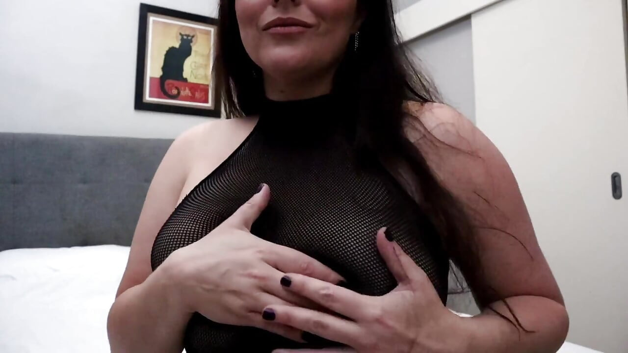 Busty Titty Play